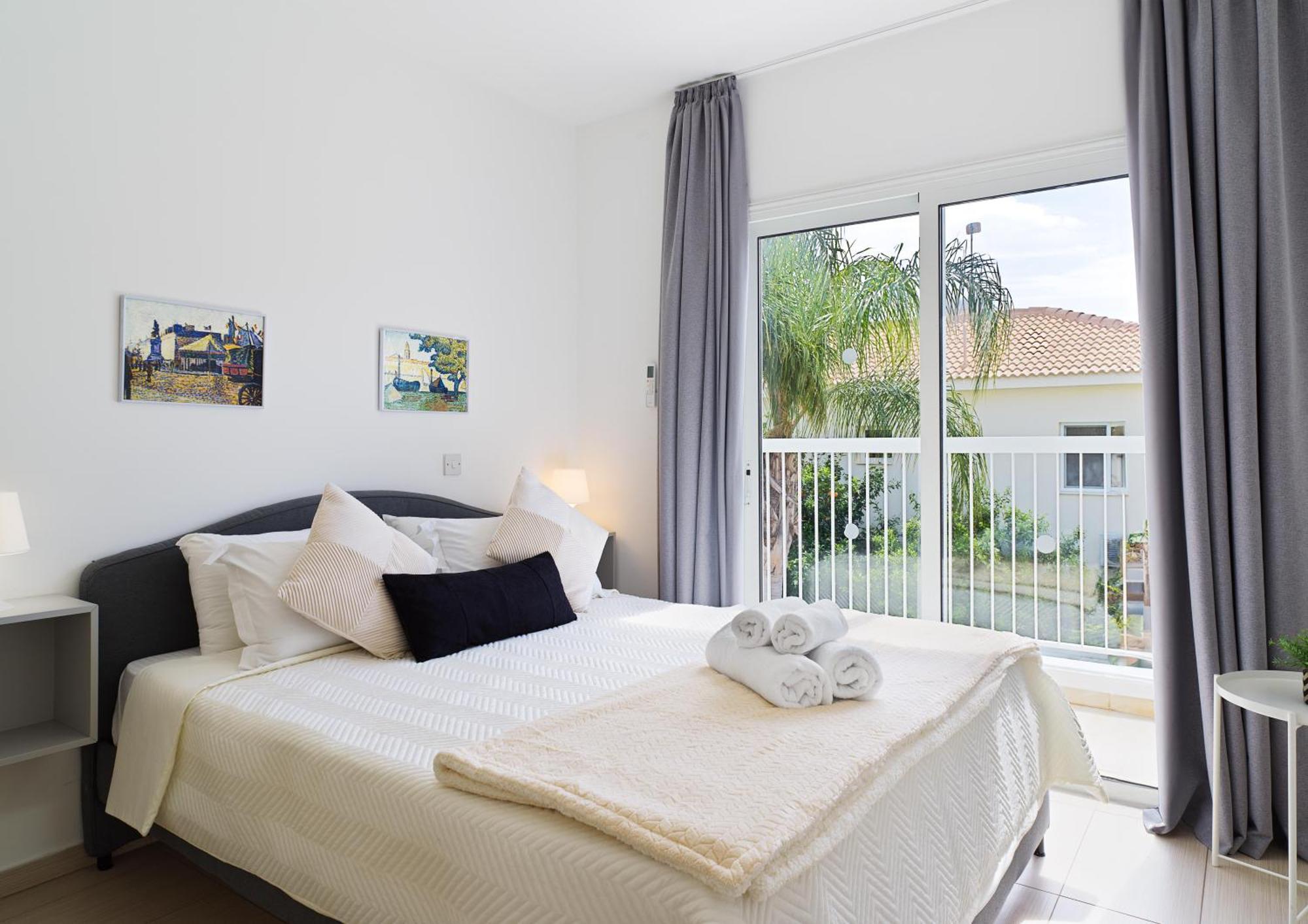 Luxvillasrentals Aya Napa Dış mekan fotoğraf